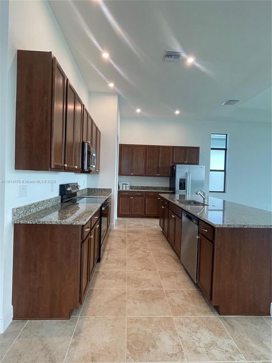 В аренду: $5,800 (3 спален, 3 ванн, 2130 Квадратных фут)