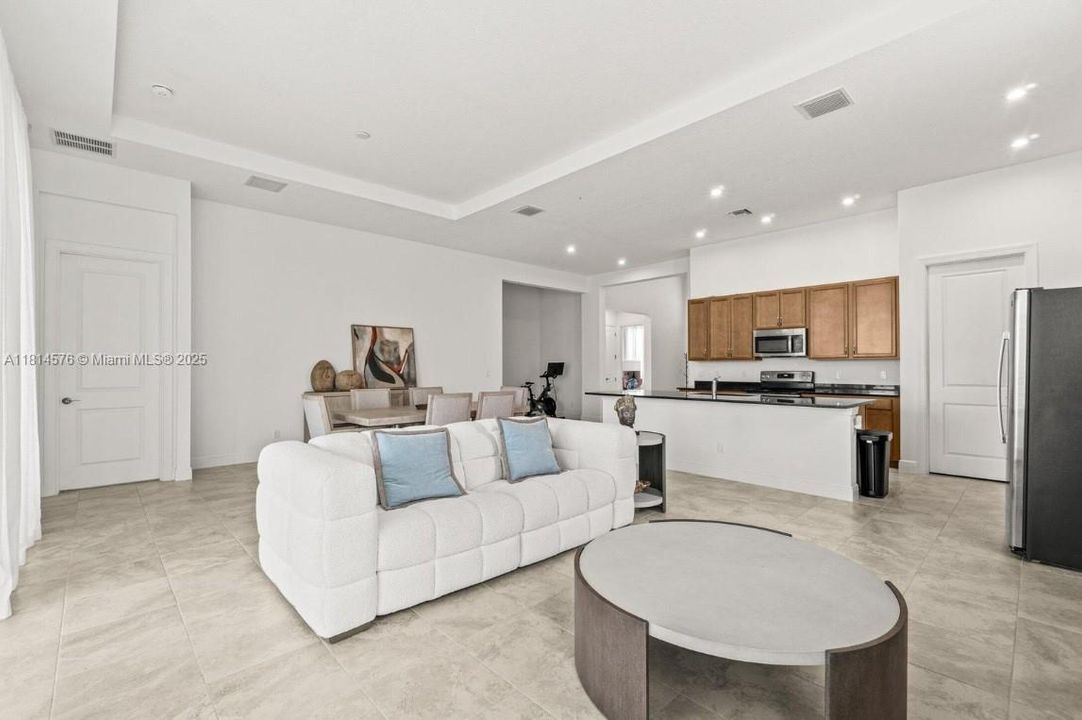 В аренду: $5,800 (3 спален, 3 ванн, 2130 Квадратных фут)