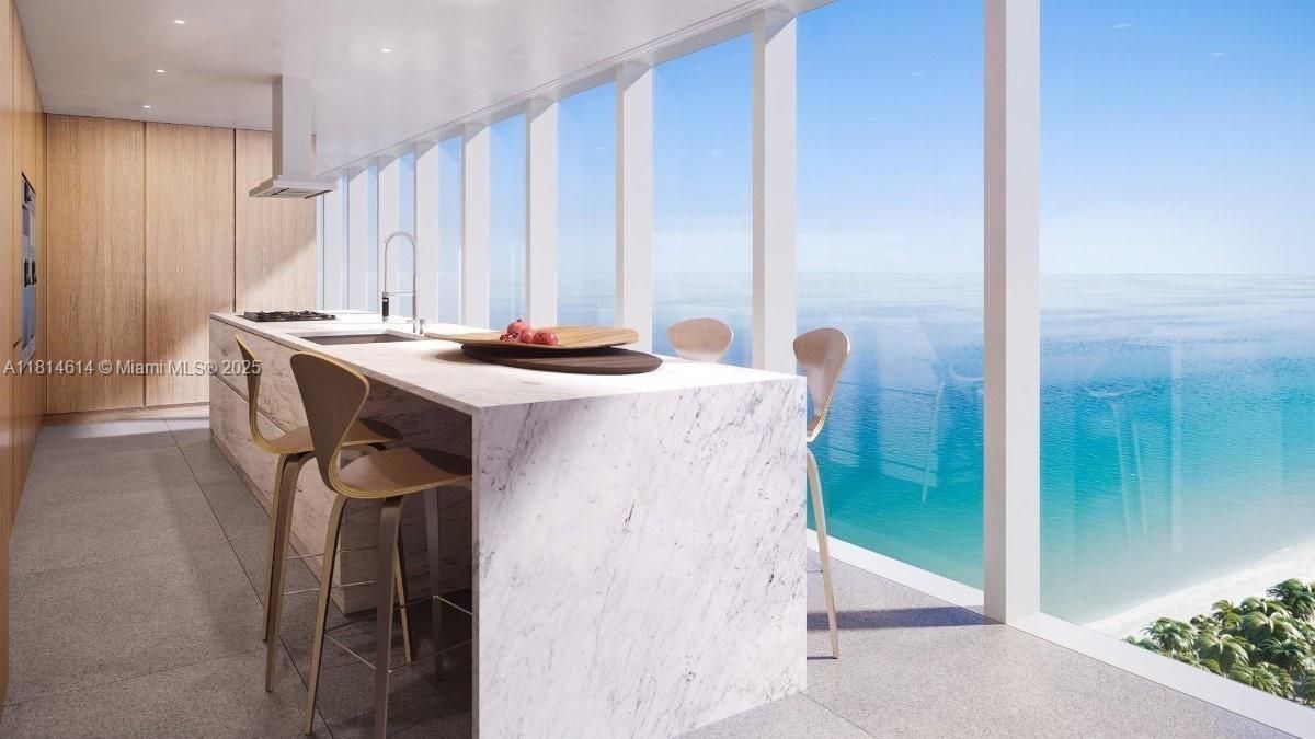 The sophisticated and elegant MINOTTI CUCINE (color selection available)