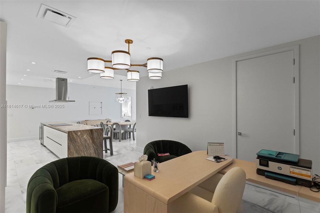 Activo con contrato: $18,500 (2 camas, 3 baños, 2347 Pies cuadrados)