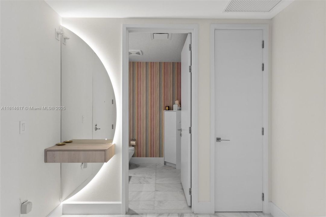 Activo con contrato: $18,500 (2 camas, 3 baños, 2347 Pies cuadrados)