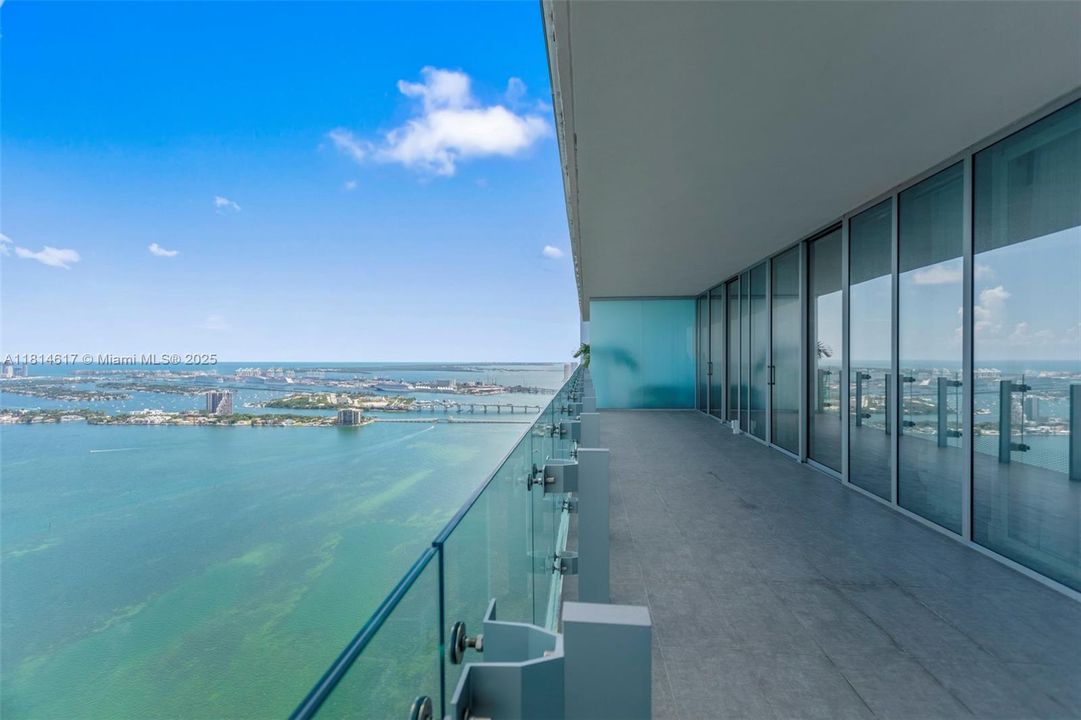 Activo con contrato: $18,500 (2 camas, 3 baños, 2347 Pies cuadrados)