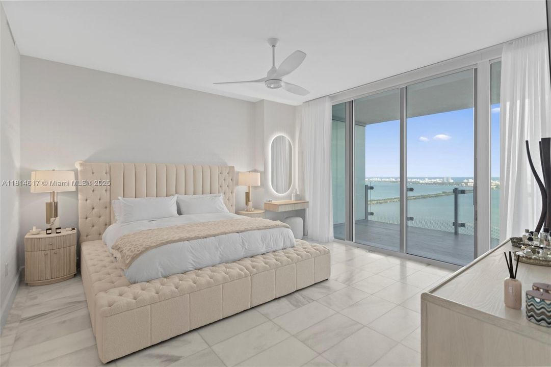 Activo con contrato: $18,500 (2 camas, 3 baños, 2347 Pies cuadrados)