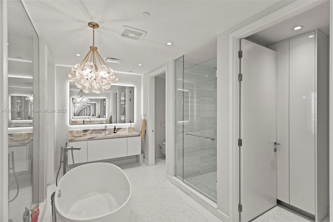 Activo con contrato: $18,500 (2 camas, 3 baños, 2347 Pies cuadrados)