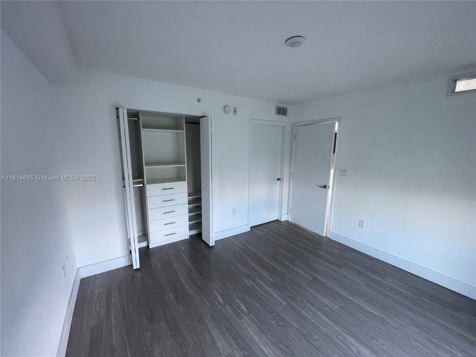 На продажу: $730,000 (2 спален, 2 ванн, 1150 Квадратных фут)