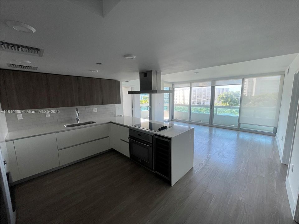 На продажу: $730,000 (2 спален, 2 ванн, 1150 Квадратных фут)