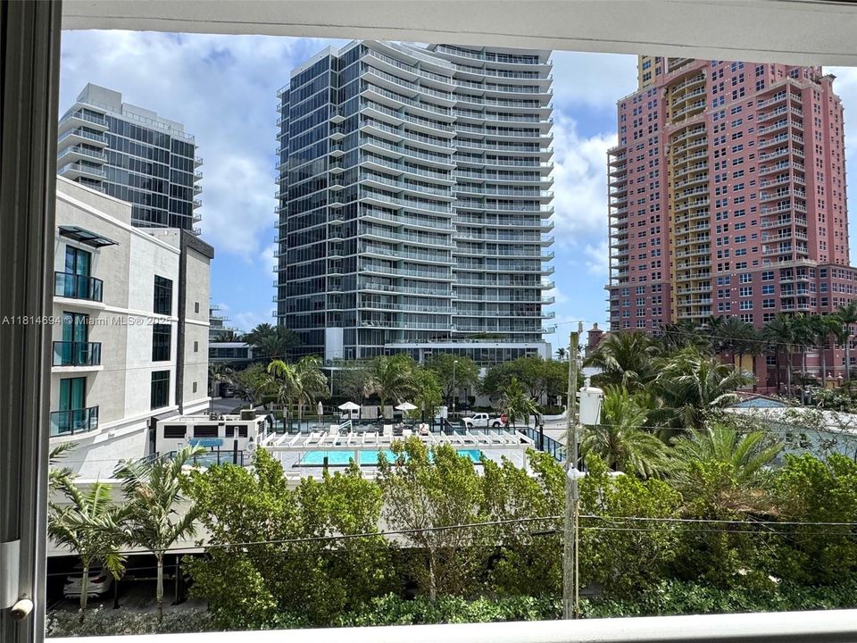 最近售出: $299,000 (1 贝兹, 1 浴室, 1103 平方英尺)