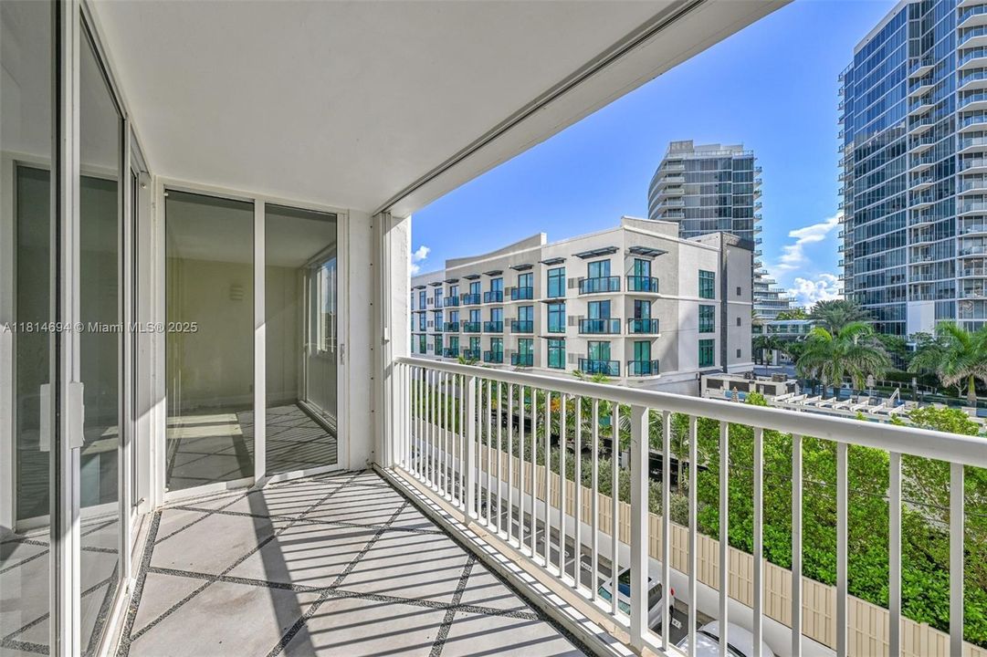 最近售出: $299,000 (1 贝兹, 1 浴室, 1103 平方英尺)