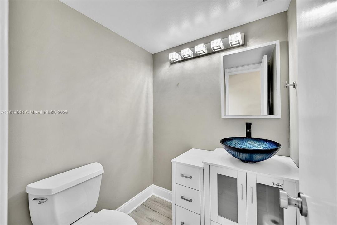 最近售出: $299,000 (1 贝兹, 1 浴室, 1103 平方英尺)