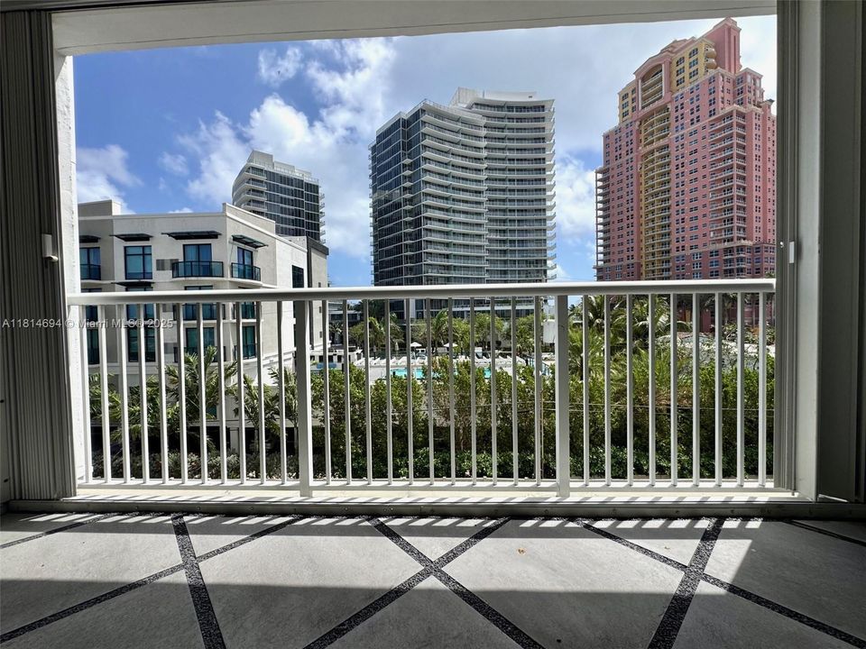 最近售出: $299,000 (1 贝兹, 1 浴室, 1103 平方英尺)