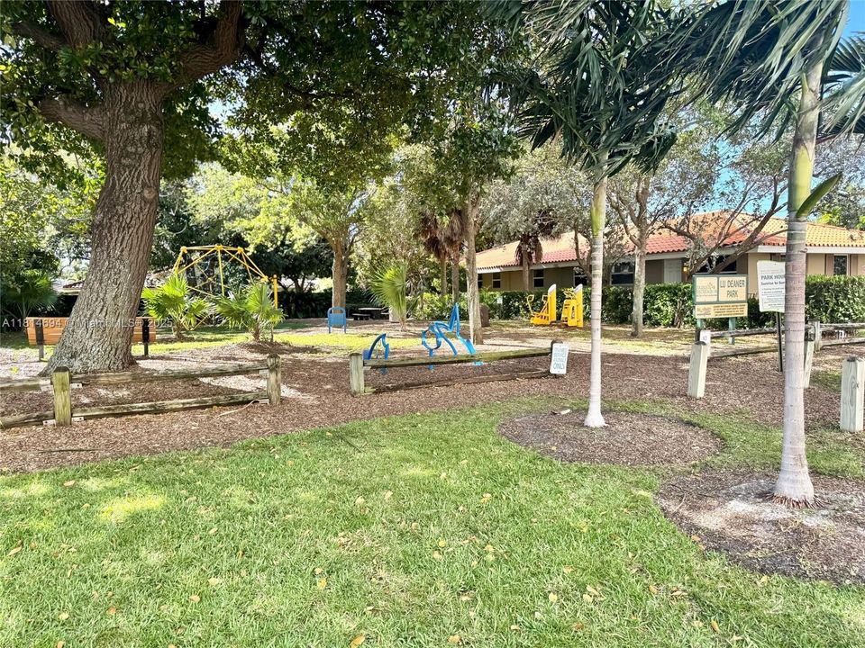 最近售出: $299,000 (1 贝兹, 1 浴室, 1103 平方英尺)