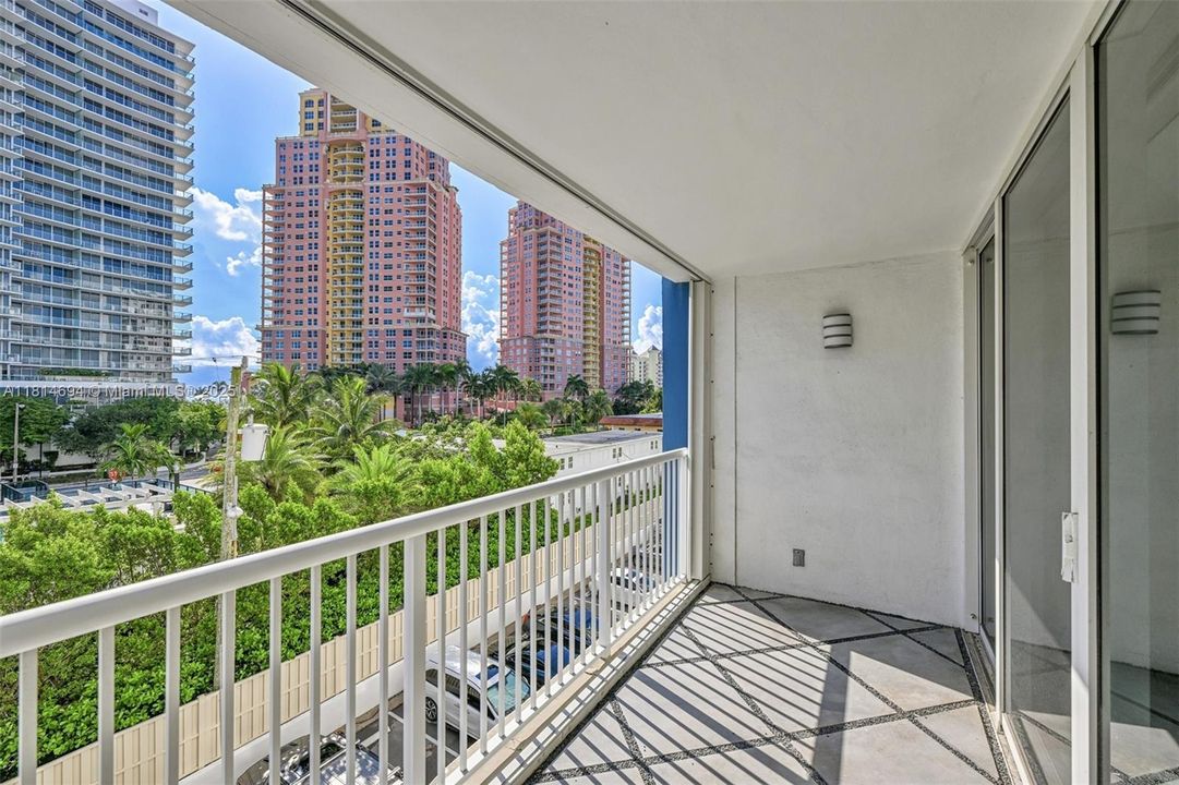 最近售出: $299,000 (1 贝兹, 1 浴室, 1103 平方英尺)