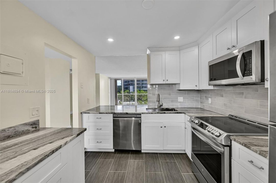 最近售出: $299,000 (1 贝兹, 1 浴室, 1103 平方英尺)