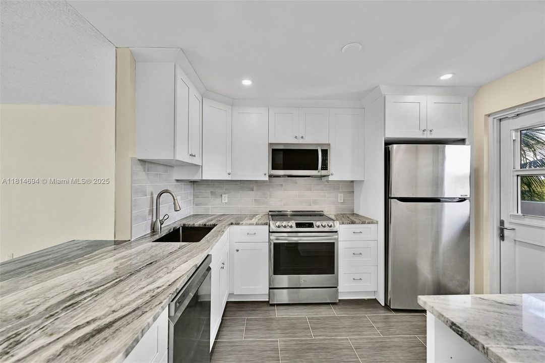 最近售出: $299,000 (1 贝兹, 1 浴室, 1103 平方英尺)