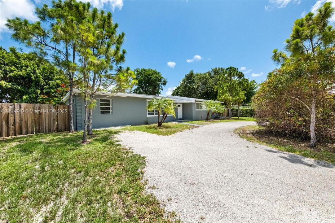 Recently Sold: $699,000 (3 beds, 2 baths, 1532 Square Feet)