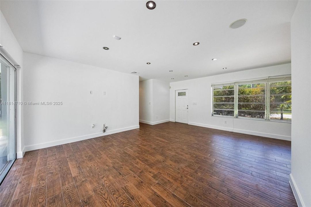 Recently Sold: $699,000 (3 beds, 2 baths, 1532 Square Feet)