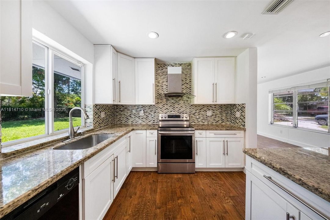 Recently Sold: $699,000 (3 beds, 2 baths, 1532 Square Feet)