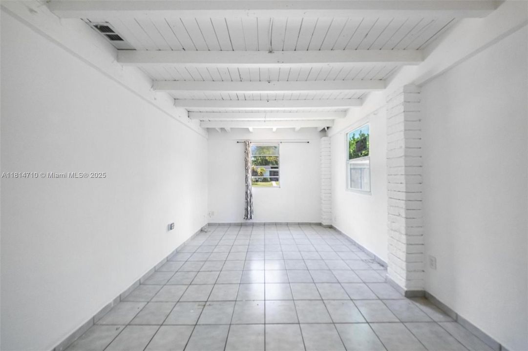 Recently Sold: $699,000 (3 beds, 2 baths, 1532 Square Feet)