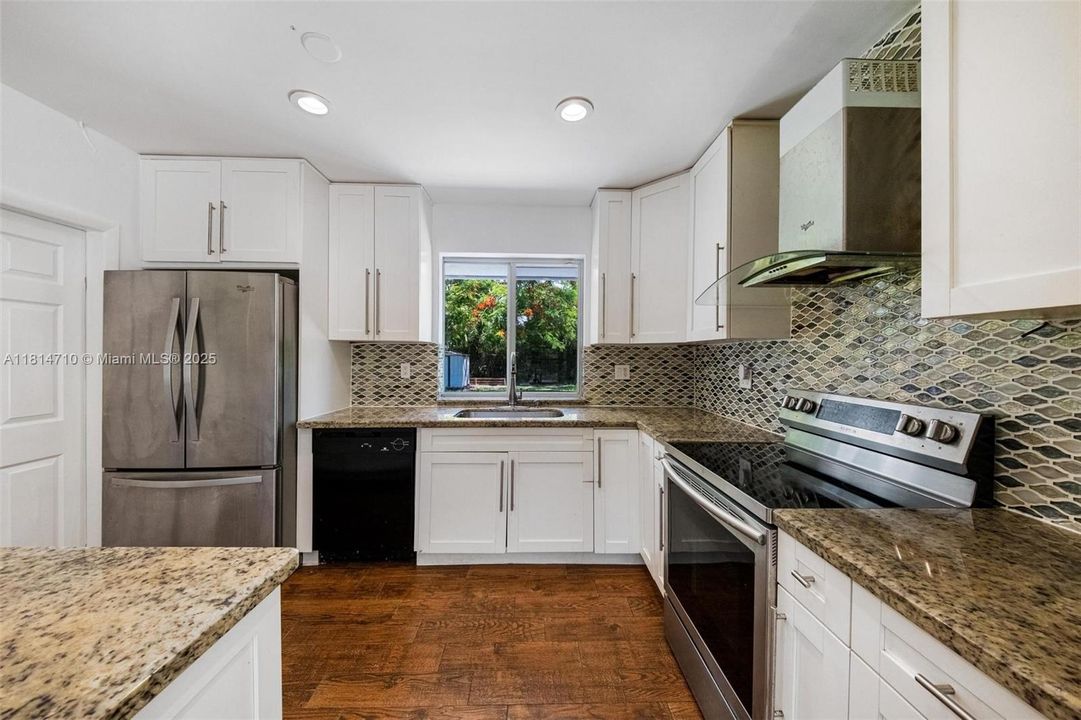 Recently Sold: $699,000 (3 beds, 2 baths, 1532 Square Feet)