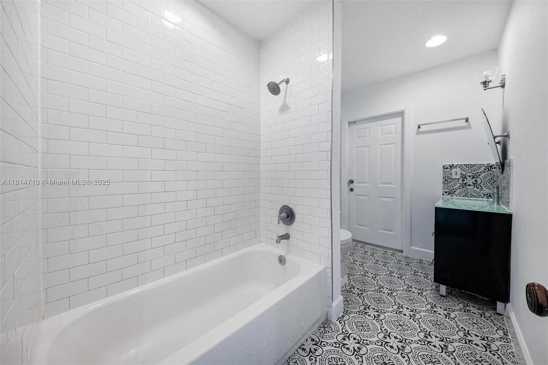 Recently Sold: $699,000 (3 beds, 2 baths, 1532 Square Feet)