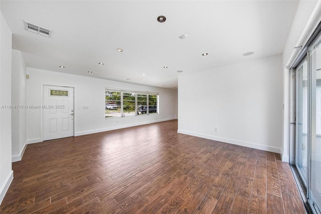 Recently Sold: $699,000 (3 beds, 2 baths, 1532 Square Feet)