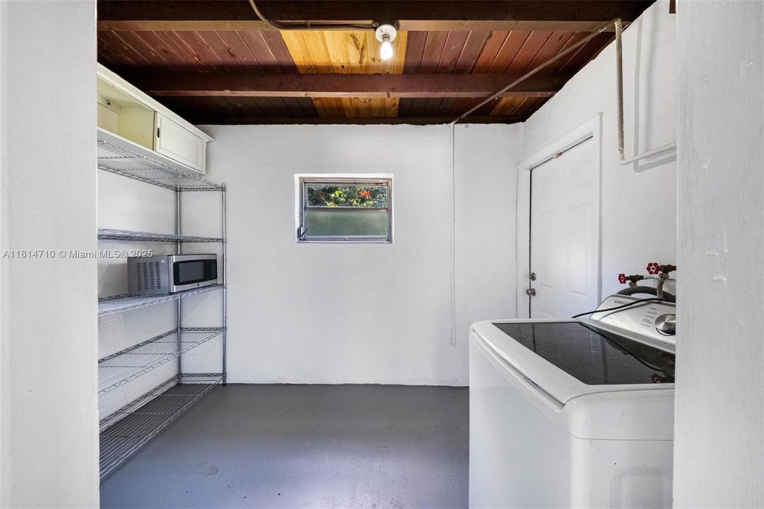 Recently Sold: $699,000 (3 beds, 2 baths, 1532 Square Feet)