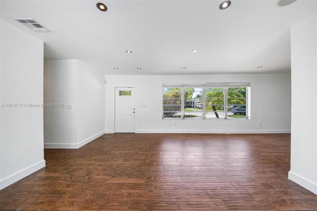 Recently Sold: $699,000 (3 beds, 2 baths, 1532 Square Feet)