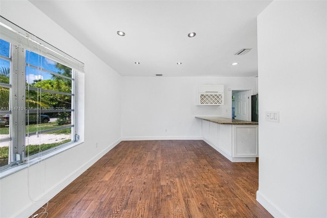 Recently Sold: $699,000 (3 beds, 2 baths, 1532 Square Feet)