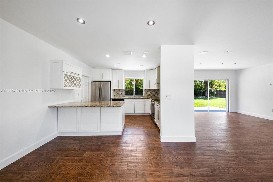 Recently Sold: $699,000 (3 beds, 2 baths, 1532 Square Feet)