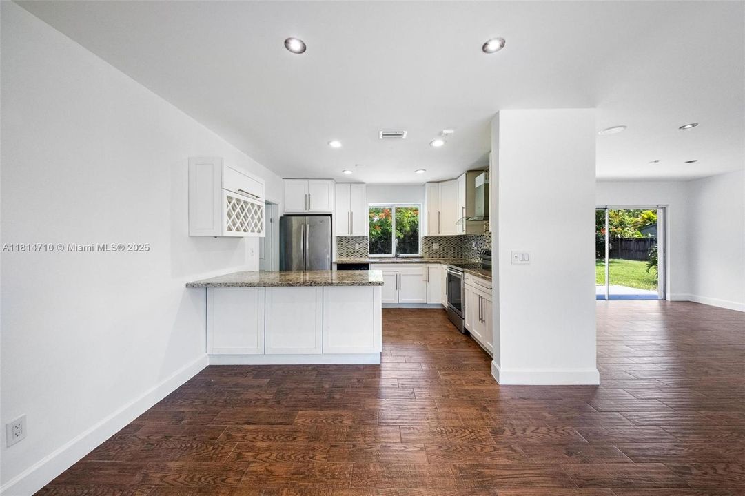 Recently Sold: $699,000 (3 beds, 2 baths, 1532 Square Feet)