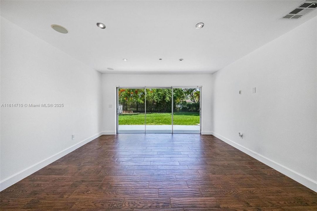 Recently Sold: $699,000 (3 beds, 2 baths, 1532 Square Feet)