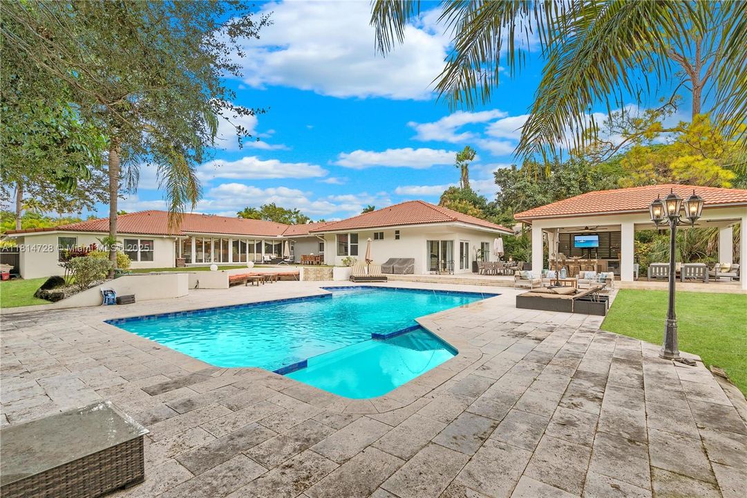 Active With Contract: $2,495,000 (6 beds, 4 baths, 4947 Square Feet)