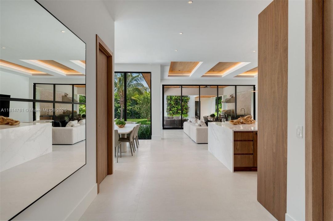 待售: $11,995,000 (8 贝兹, 9 浴室, 9406 平方英尺)