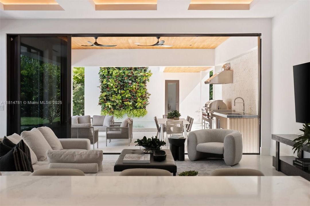 待售: $11,995,000 (8 贝兹, 9 浴室, 9406 平方英尺)