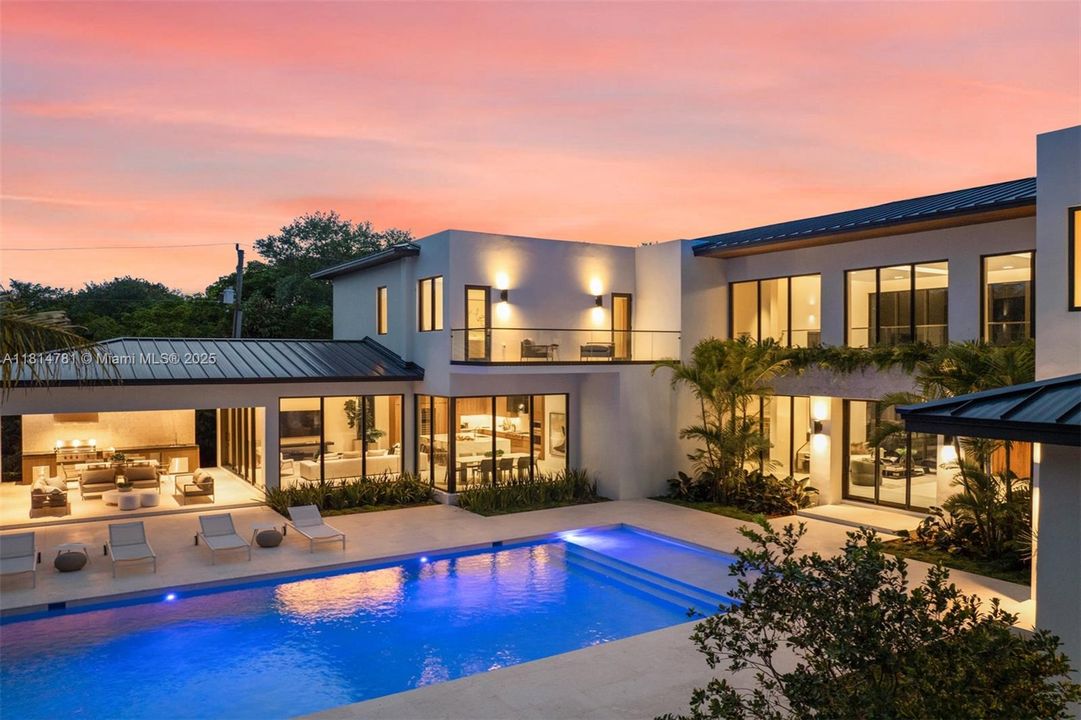 待售: $11,995,000 (8 贝兹, 9 浴室, 9406 平方英尺)