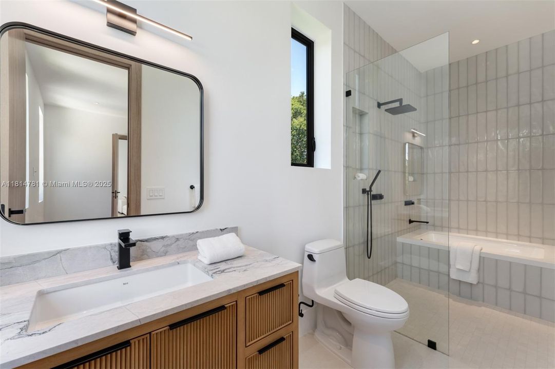 待售: $11,995,000 (8 贝兹, 9 浴室, 9406 平方英尺)