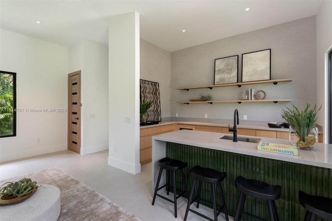 待售: $11,995,000 (8 贝兹, 9 浴室, 9406 平方英尺)