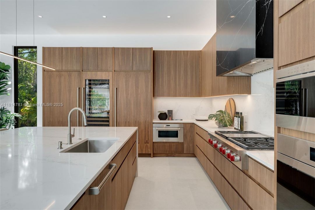 待售: $11,995,000 (8 贝兹, 9 浴室, 9406 平方英尺)