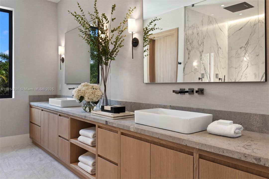 待售: $11,995,000 (8 贝兹, 9 浴室, 9406 平方英尺)