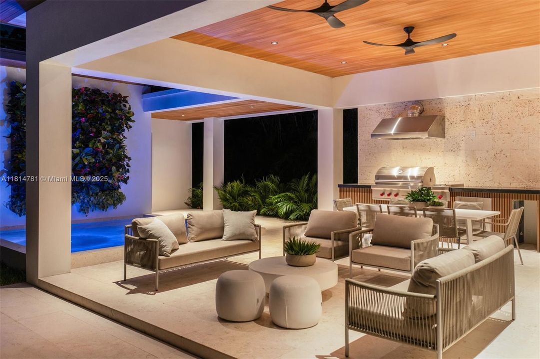 待售: $11,995,000 (8 贝兹, 9 浴室, 9406 平方英尺)