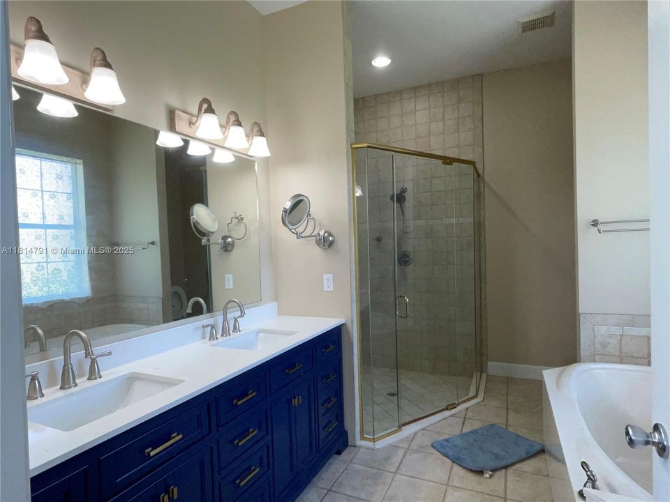 For Sale: $810,000 (4 beds, 2 baths, 2665 Square Feet)