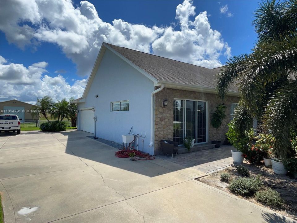 For Sale: $810,000 (4 beds, 2 baths, 2665 Square Feet)