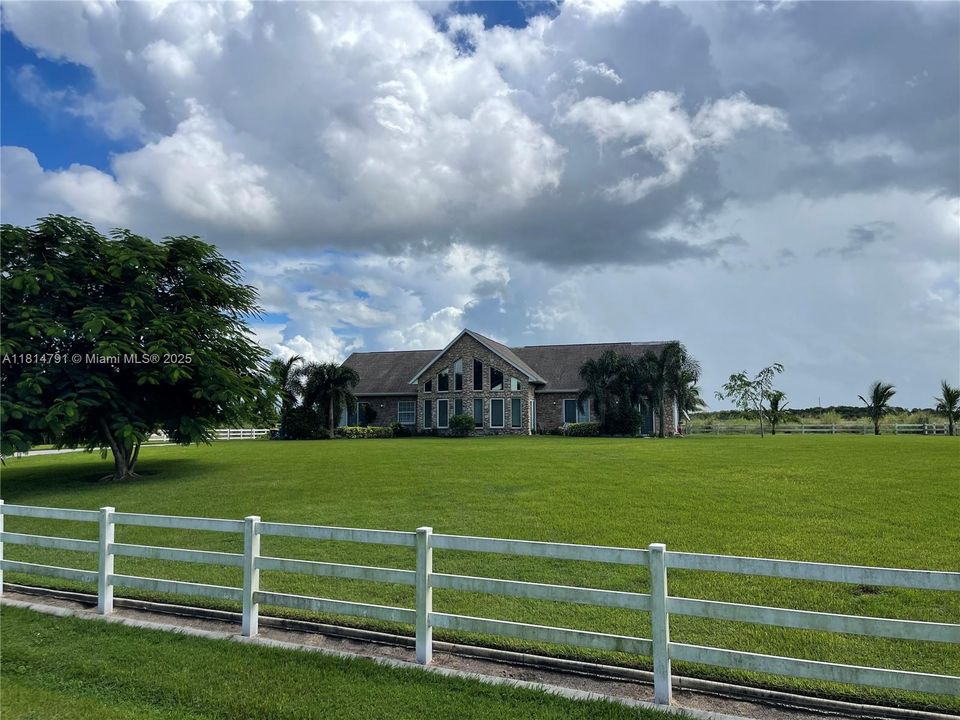 For Sale: $810,000 (4 beds, 2 baths, 2665 Square Feet)