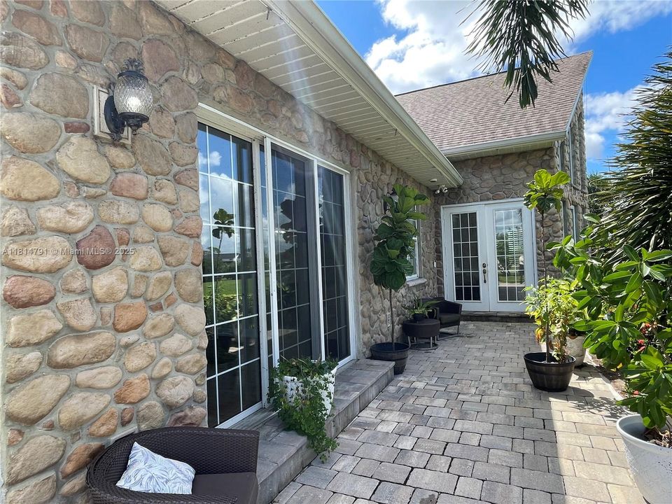 For Sale: $810,000 (4 beds, 2 baths, 2665 Square Feet)