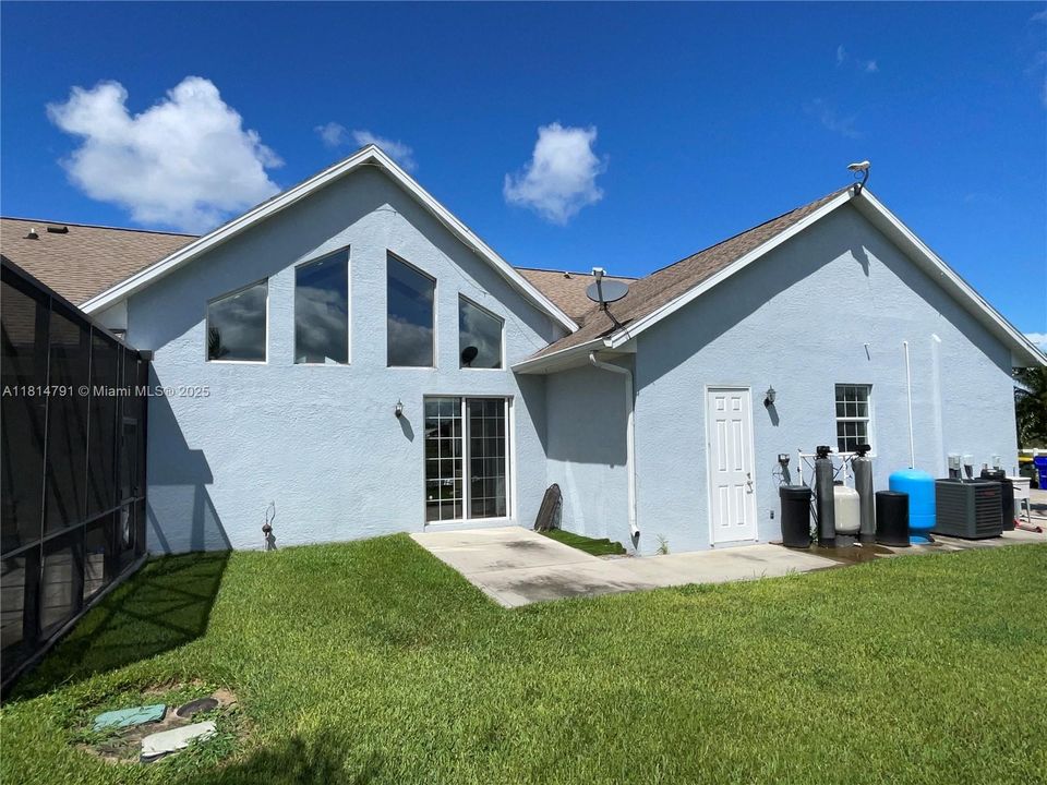 For Sale: $810,000 (4 beds, 2 baths, 2665 Square Feet)