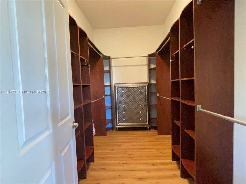 For Sale: $810,000 (4 beds, 2 baths, 2665 Square Feet)