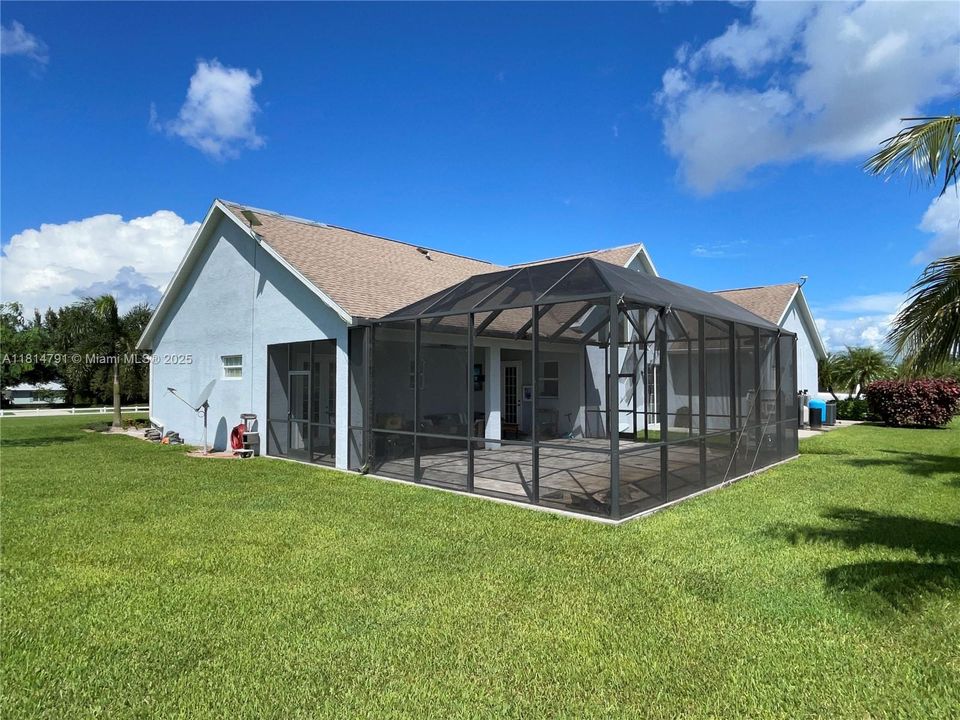 For Sale: $810,000 (4 beds, 2 baths, 2665 Square Feet)