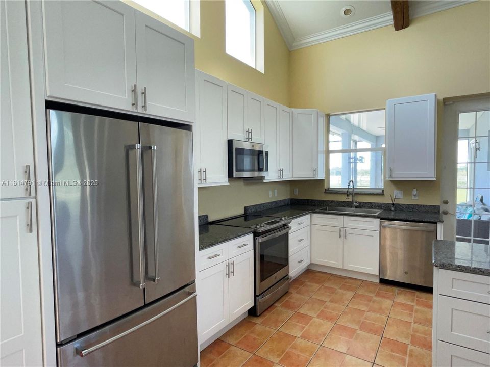 For Sale: $810,000 (4 beds, 2 baths, 2665 Square Feet)