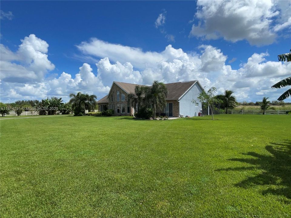 For Sale: $810,000 (4 beds, 2 baths, 2665 Square Feet)