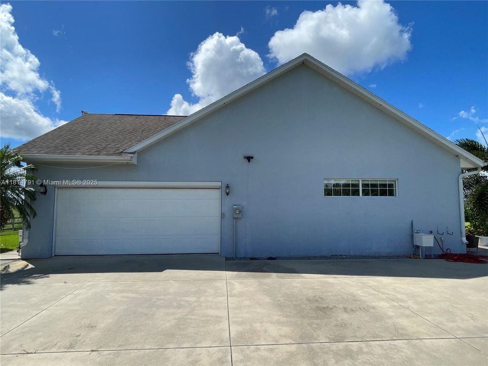 For Sale: $810,000 (4 beds, 2 baths, 2665 Square Feet)